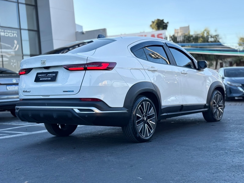 fiat fastback hibrido automatico 2025/265