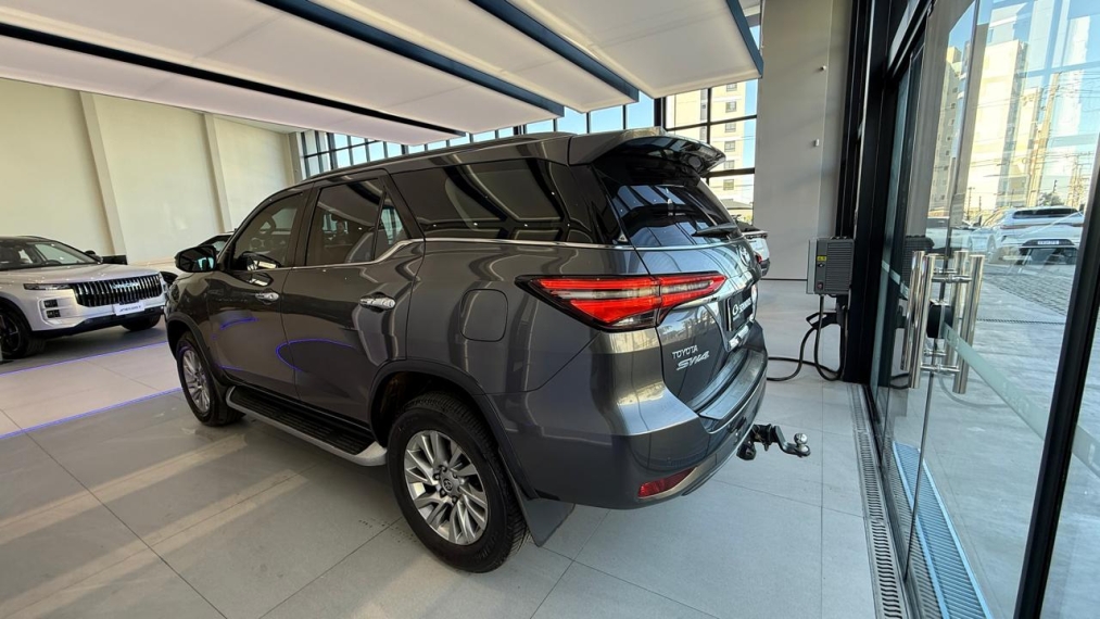 toyota hilux sw4 2.7 vvt-i flex srv 7l 4x2 automatico diesel 4p 2021