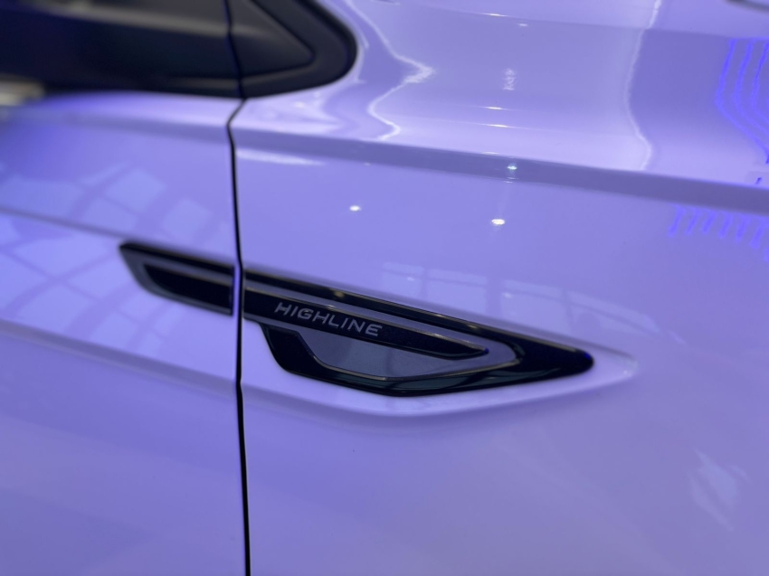 volkswagen nivus 1.0 200 tsi total flex highline automatico 4p 202417