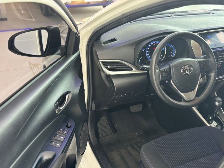 toyota yaris 1.3 16v flex xl plus tech multidrive 4p automatico 202010