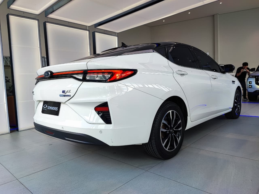 jac e-j7 eletrico automatico 2.0 4p 20235