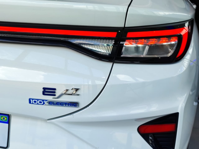 jac e-j7 eletrico automatico 2.0 4p 202317