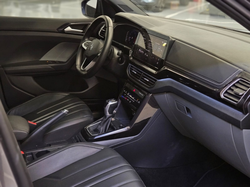 volkswagen t-cross 1.0 200 tsi total flex comfortline automatico 4p 202520