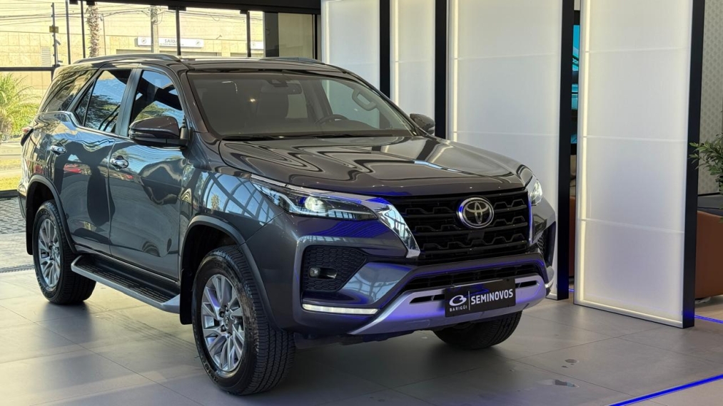 toyota hilux sw4 2.7 vvt-i flex srv 7l 4x2 automatico diesel 4p 2021
