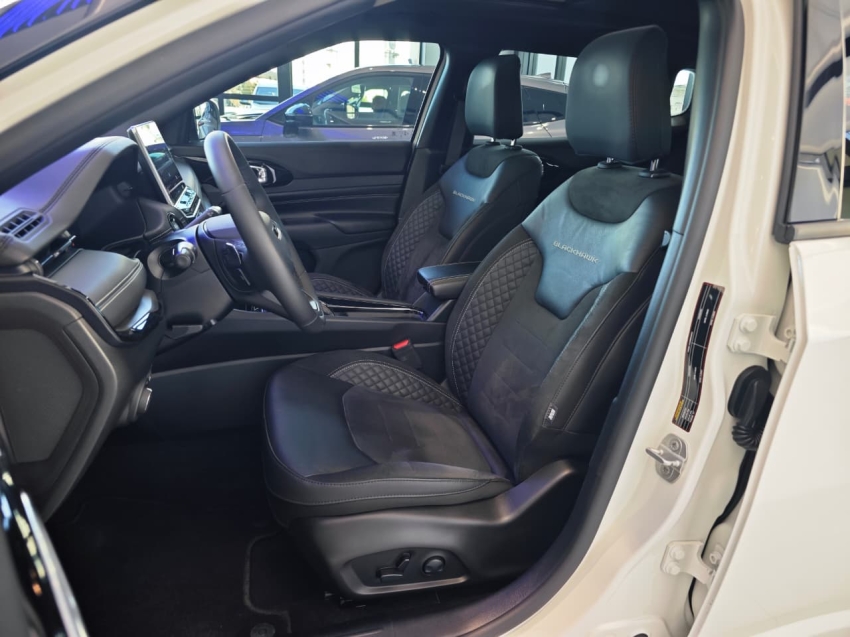 jeep compass 2.0 hurricane 4 turbo gasolina blackhawk at9 4p automatico 2025