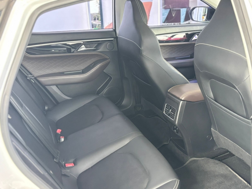 jac e-j7 eletrico automatico 2.0 4p 202314