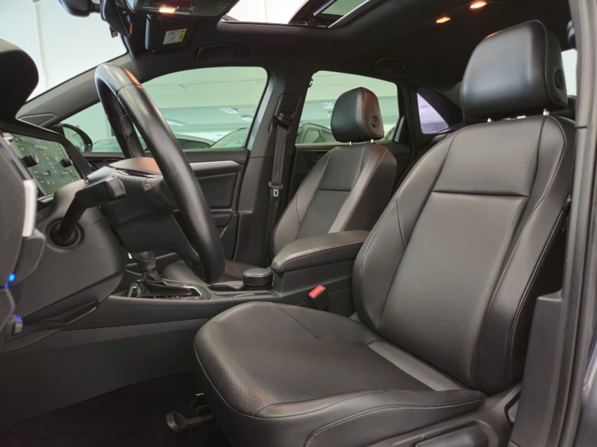 volkswagen jetta 1.4 250 tsi total flex r-line tiptronic 4p automatico 202010