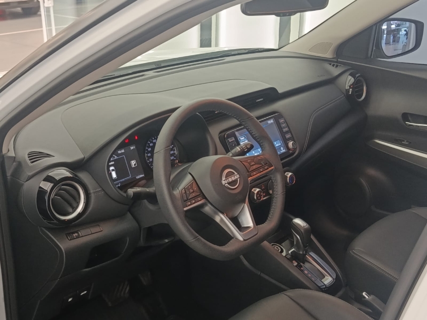 nissan kicks 1.6 16v flexstart advance xtronic14