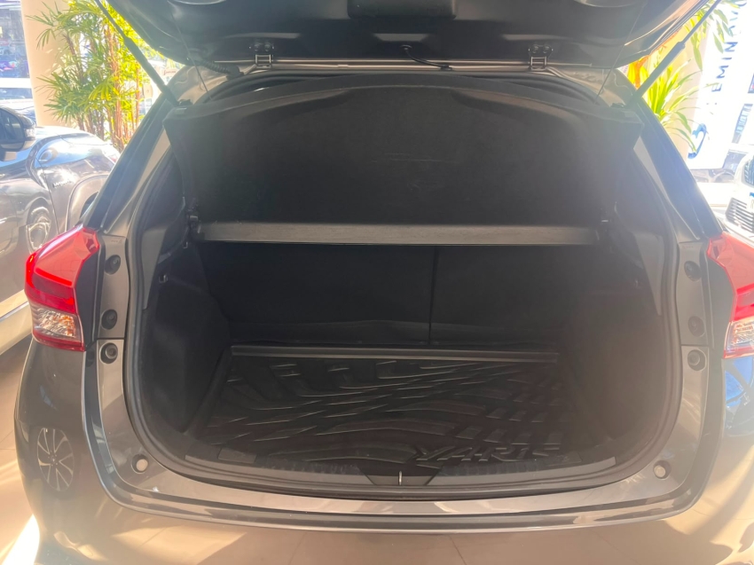 toyota yaris 1.5 16v flex sedan xs connect multidrive 4p automatico 20235