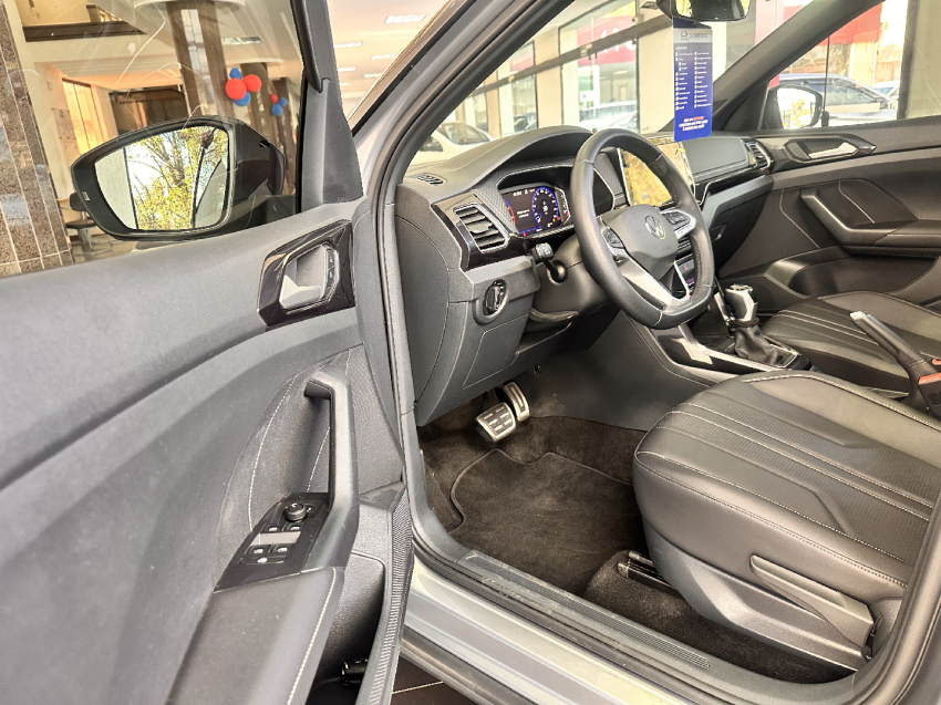 volkswagen t-cross 1.4 250 tsi total flex highline automatico 4p 2025