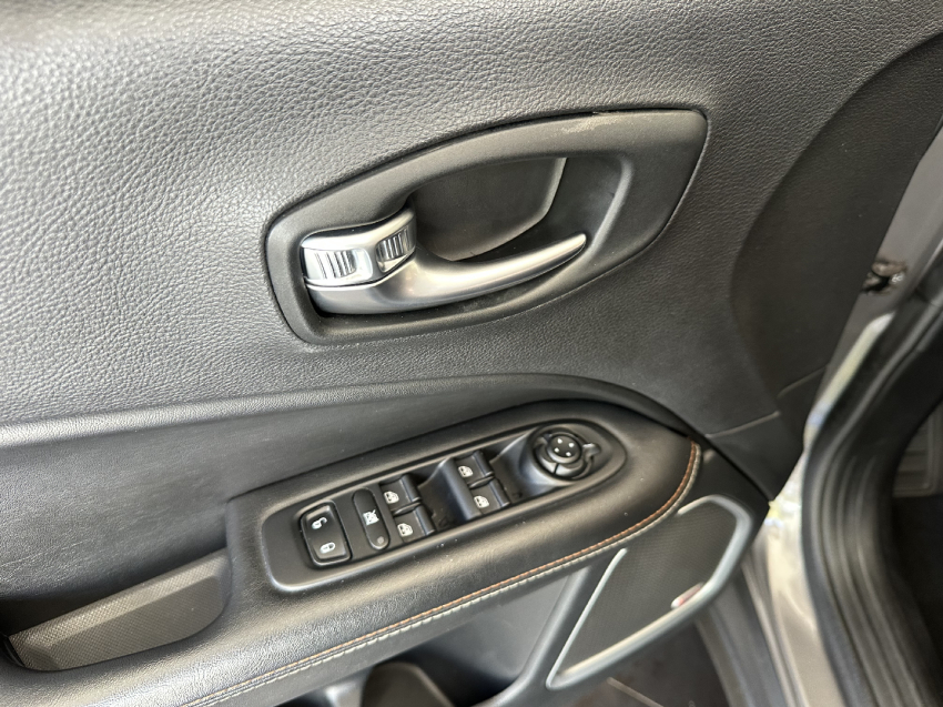 jeep compass 2.0 16v flex longitude automatico 4p 201818