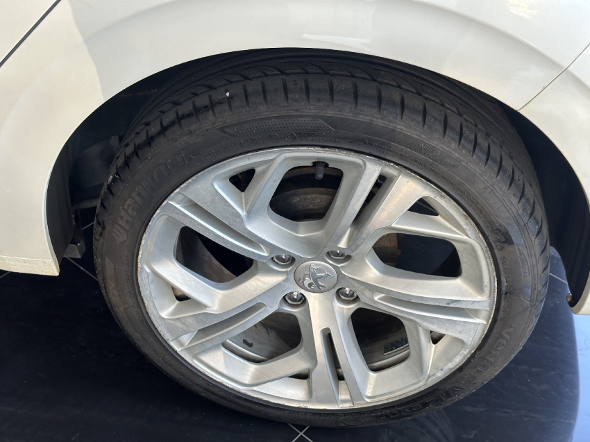 peugeot 208 1.6 urbantech 16v flex 4p automatico 20188