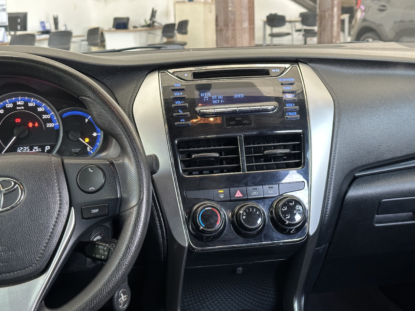 toyota yaris 1.3 16v flex xl live multidrive 4p automatico 202114