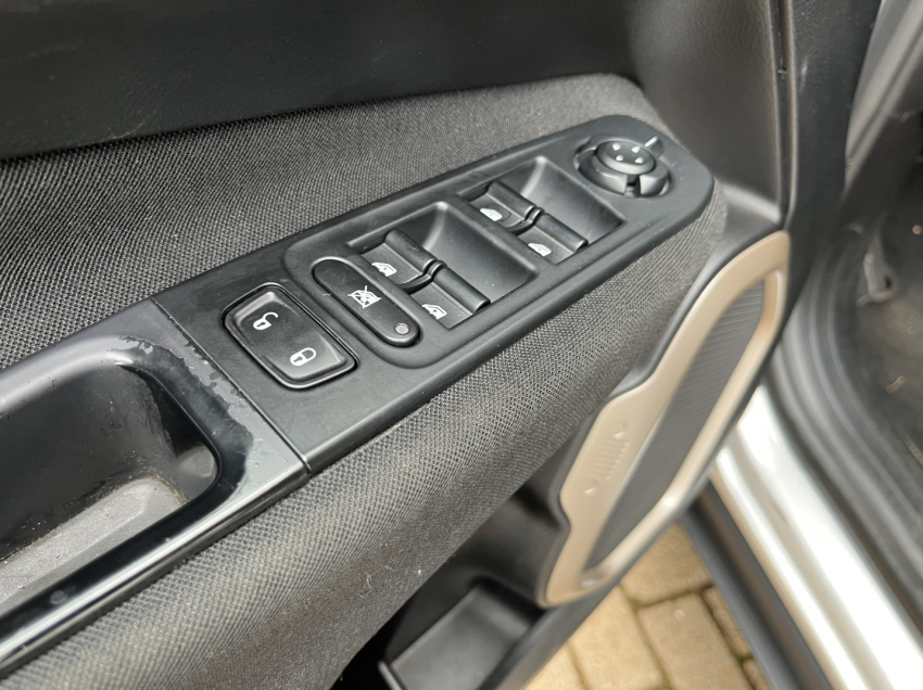 jeep renegade 1.8 16v flex longitude 4p automatico 20166