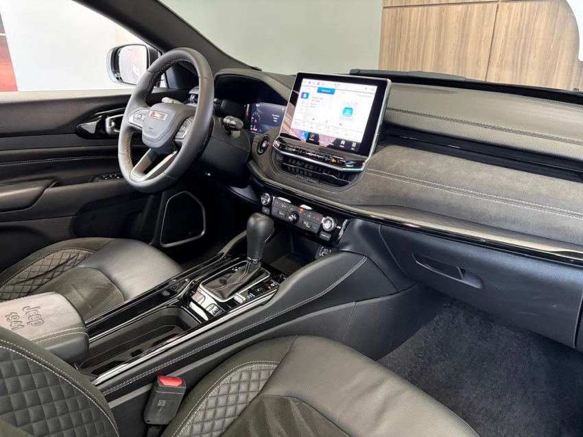 jeep commander 2.0 hurricane 4 turbo gasolina blackhawk at9 24/25 seminovo jeep commander 2.0 hurricane 4 turbo gasolina blackhawk at9 24/25 seminovo