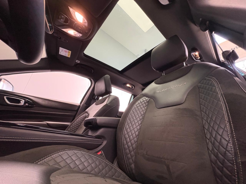 jeep commander 2.0 hurricane 4 turbo gasolina blackhawk at9 24/25 seminovo jeep commander 2.0 hurricane 4 turbo gasolina blackhawk at9 24/25 seminovo