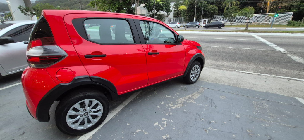 fiat mobi 1.0 evo flex like man 23/23 seminovo fiat mobi 1.0 evo flex like man 23/23 seminovo