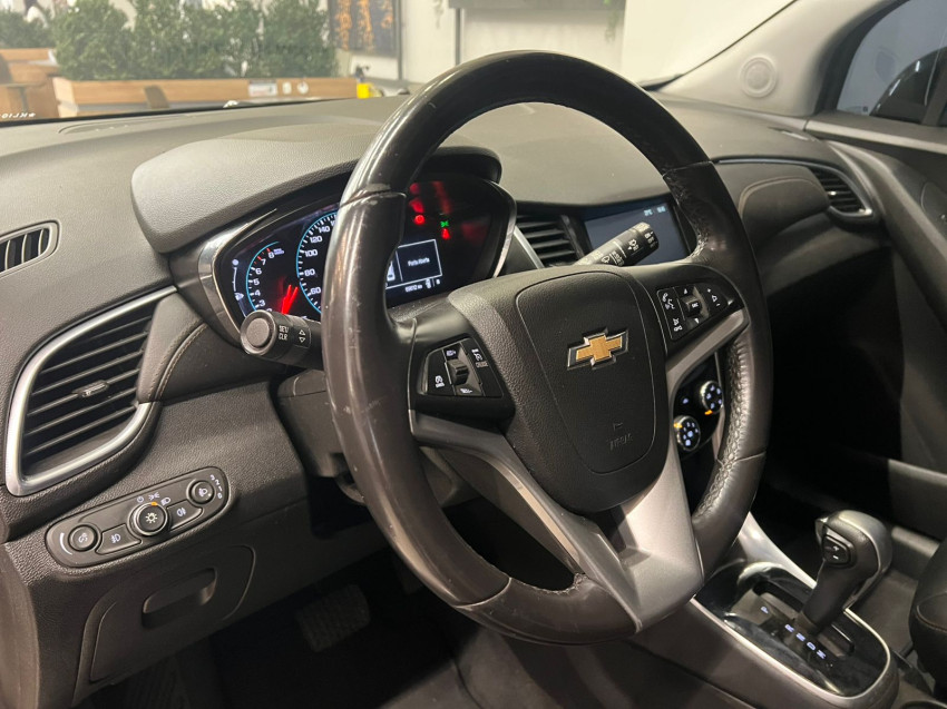 chevrolet tracker 1.4 16v turbo flex midnight at 18/19 seminovo8