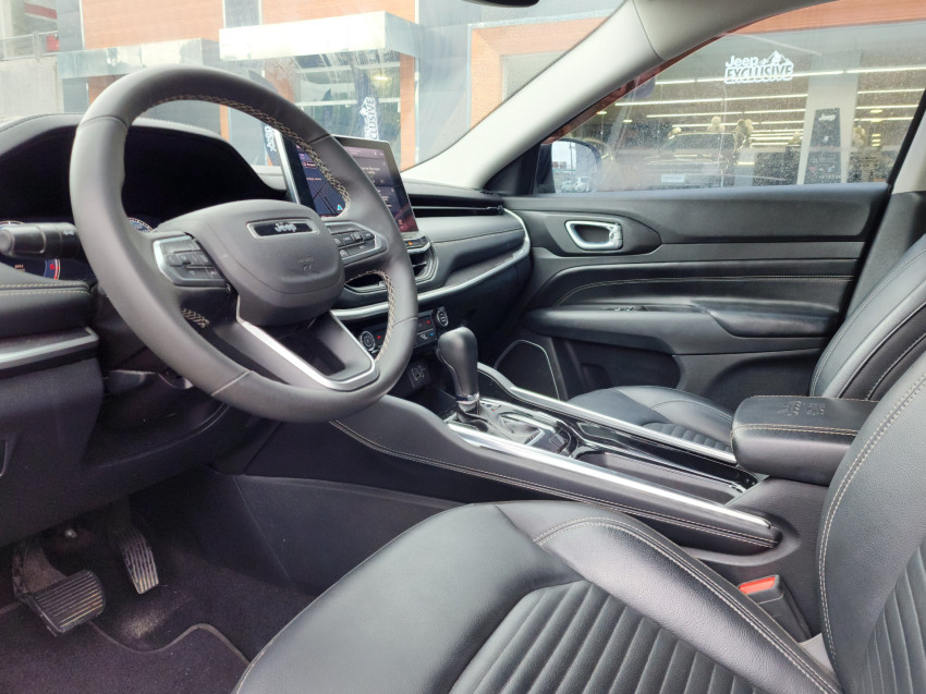 jeep commander 1.3 t270 turbo flex longitude at6 24/25 seminovo5