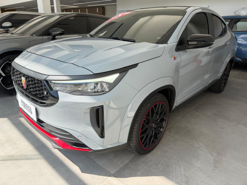 fiat fastback 1.3 turbo 270 flex abarth at6 24/25 seminovo2