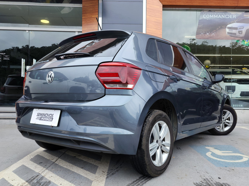 volkswagen polo 1.0 mpi total flex man 18/19 seminovo4