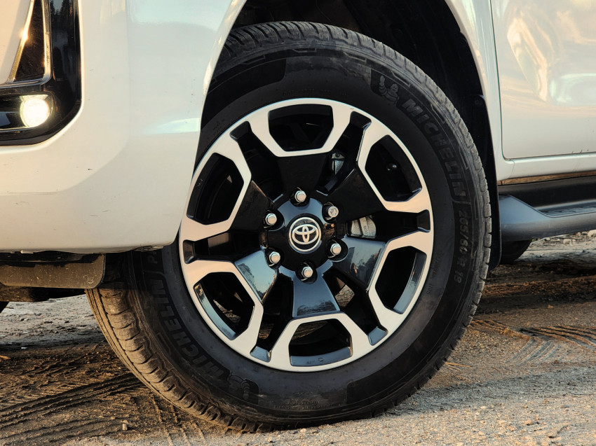 toyota hilux 2.8 d-4d turbo diesel cd srx 4x4 at 24/25 seminovo9