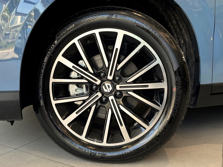LEAPMOTOR B10 18,8 KW REEV 26/27 0KM7