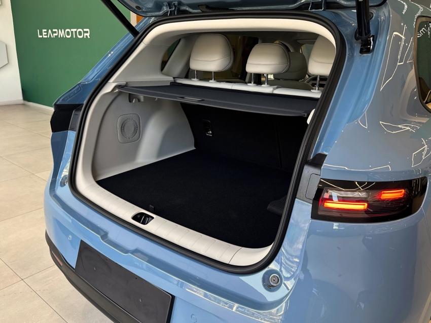 LEAPMOTOR B10 18,8 KW REEV 26/27 0KM8