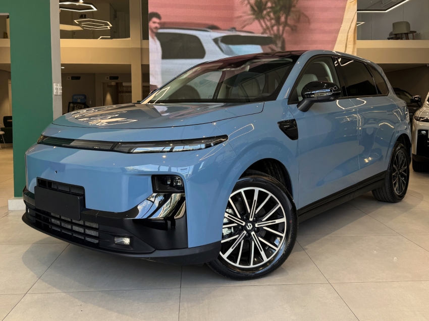 LEAPMOTOR B10 18,8 KW REEV 26/27 0KM2