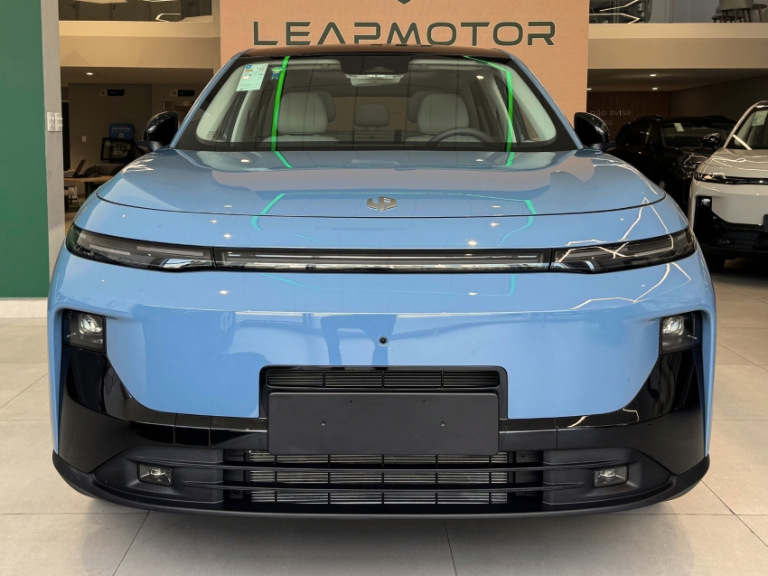LEAPMOTOR B10 18,8 KW REEV 26/27 0KM0