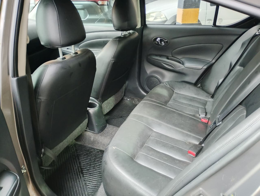 NISSAN VERSA 1.6 16V FLEXSTART SL 4P XTRONIC 17/18 SEMINOVO11