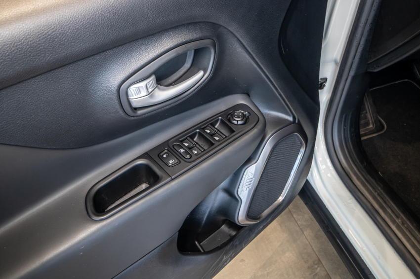 JEEP RENEGADE 1.3 T270 TURBO FLEX LONGITUDE AT6 18