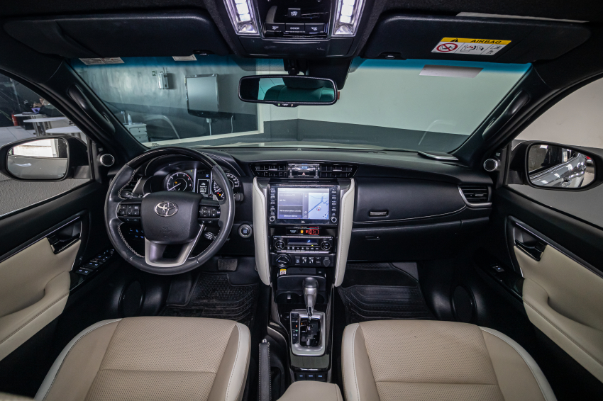 Toyota HILUX SW4 2.8 D-4D TURBO DIESEL DIAMOND 7L 4X4 AUTOMÁTICO 14