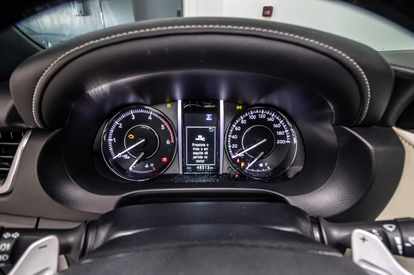 Toyota HILUX SW4 2.8 D-4D TURBO DIESEL DIAMOND 7L 4X4 AUTOMÁTICO 13