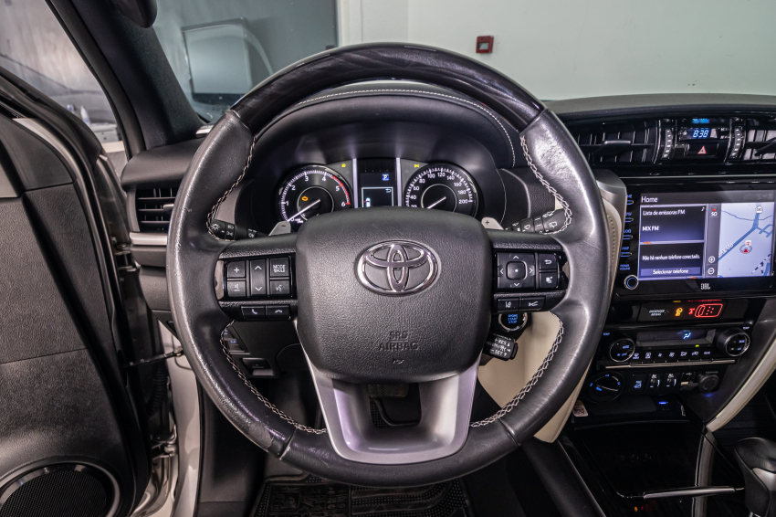 Toyota HILUX SW4 2.8 D-4D TURBO DIESEL DIAMOND 7L 4X4 AUTOMÁTICO 16
