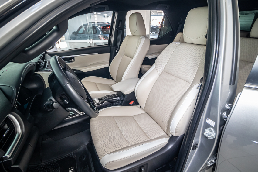 Toyota HILUX SW4 2.8 D-4D TURBO DIESEL DIAMOND 7L 4X4 AUTOMÁTICO 21