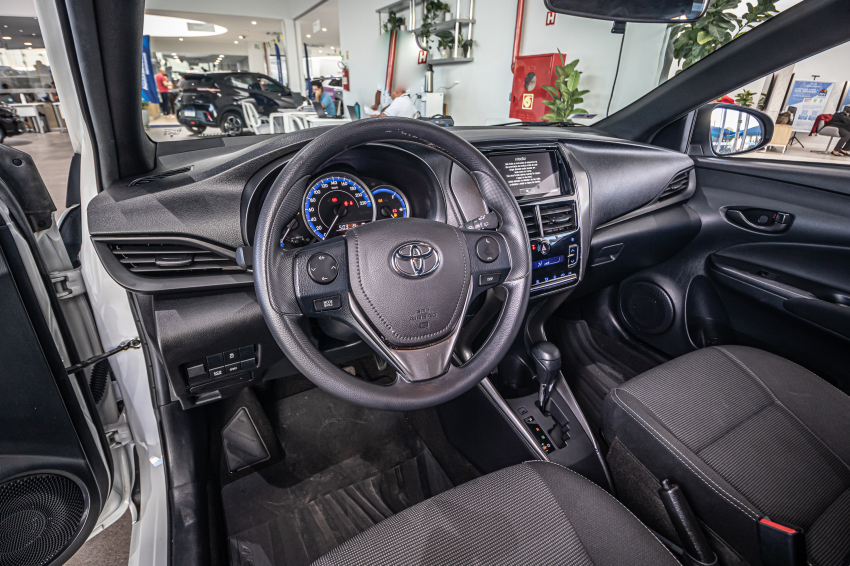 Toyota YARIS 1.5 16V FLEX XL MULTIDRIVE 14