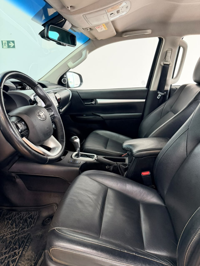 Toyota HILUX 2.8 D-4D TURBO DIESEL CD SRX 4X4 AUTOMÁTICO 13