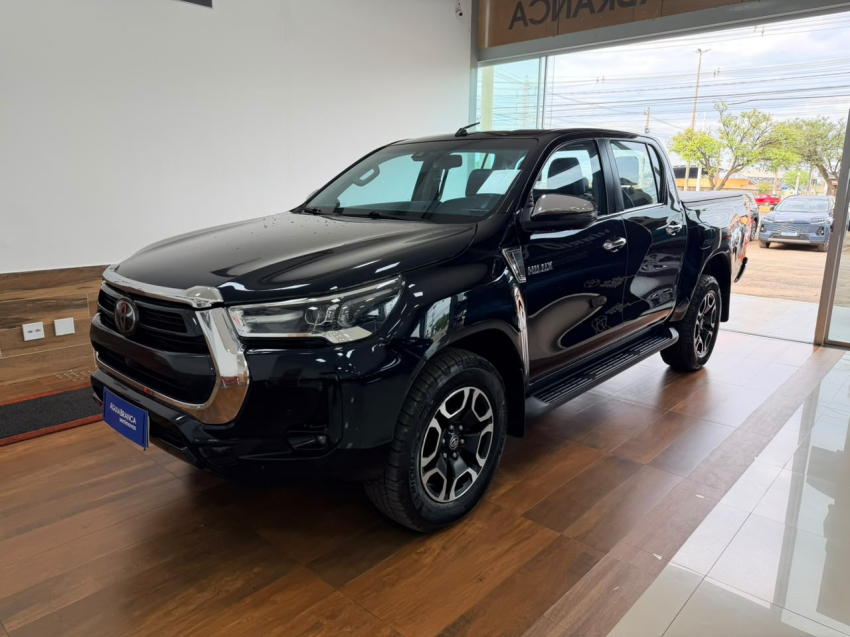 Toyota HILUX 2.8 D-4D TURBO DIESEL CD SRX 4X4 AUTOMÁTICO
