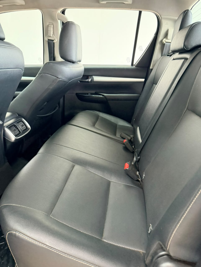 Toyota HILUX 2.8 D-4D TURBO DIESEL CD SRX 4X4 AUTOMÁTICO 14