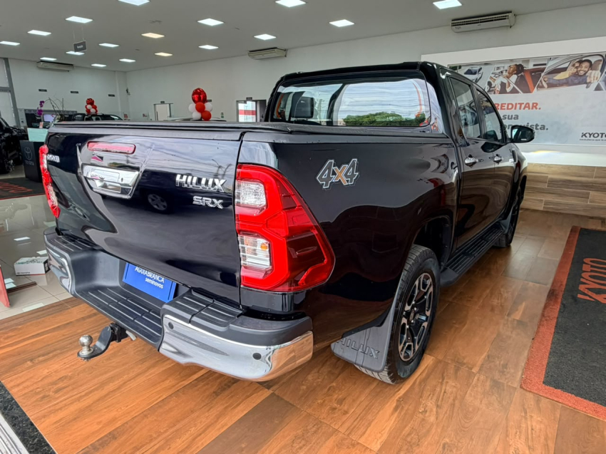 Toyota HILUX 2.8 D-4D TURBO DIESEL CD SRX 4X4 AUTOMÁTICO 8