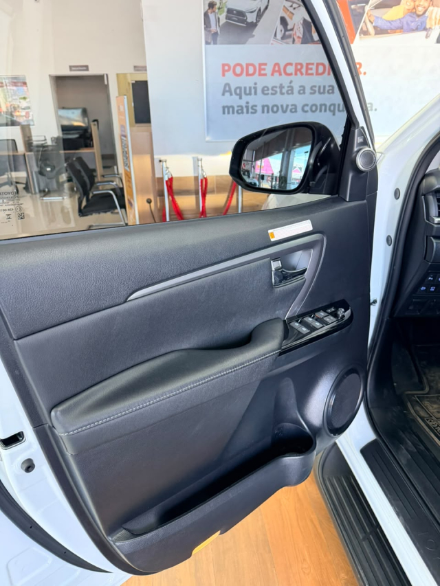 Toyota HILUX SW4 2.8 D-4D TURBO DIESEL SRX PLATINUM 4X4 AUTOMÁTICO 15