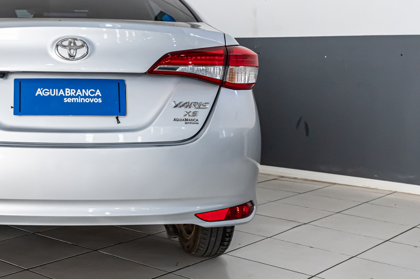Toyota YARIS 1.5 16V FLEX SEDAN XS MULTIDRIVE 9