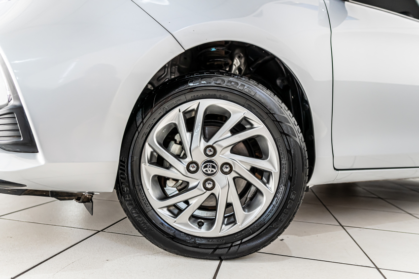 Toyota YARIS 1.5 16V FLEX SEDAN XS MULTIDRIVE 2
