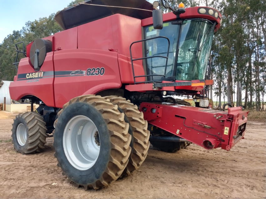 case colheitadeira 8230  diesel 1p semiautomatico 20153