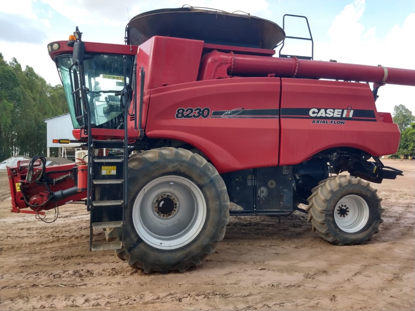 case colheitadeira 8230  diesel 1p semiautomatico 20151