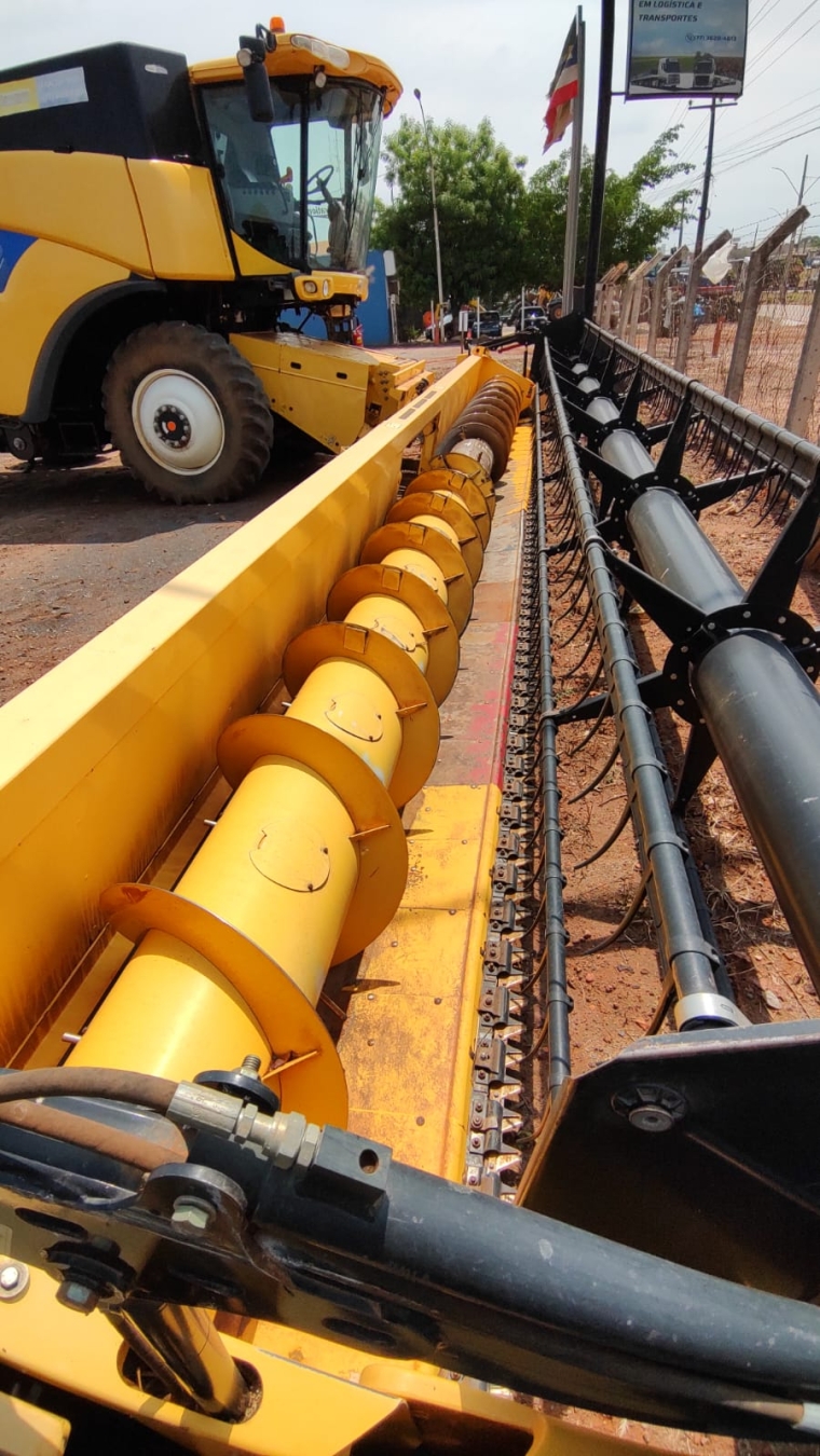 colheitadeira new hollamd cr9060, ano 2013, com plataforma  caracol 35 pes1