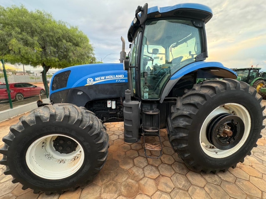 trator new holland t7.205 - ano 20172
