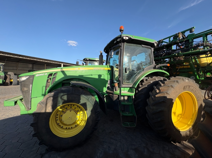 trator john deere 8260r - ano 20132