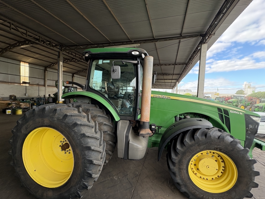 trator john deere 8260r8